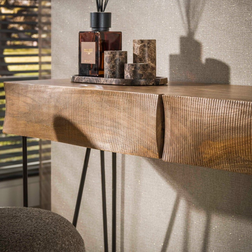 Detail van het mangohouten blad van Reefs Interior Wave